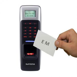 Chiếc máy chấm công nhỏ gọn nhưng sở hữu công nghệ hiện đại bậc nhất