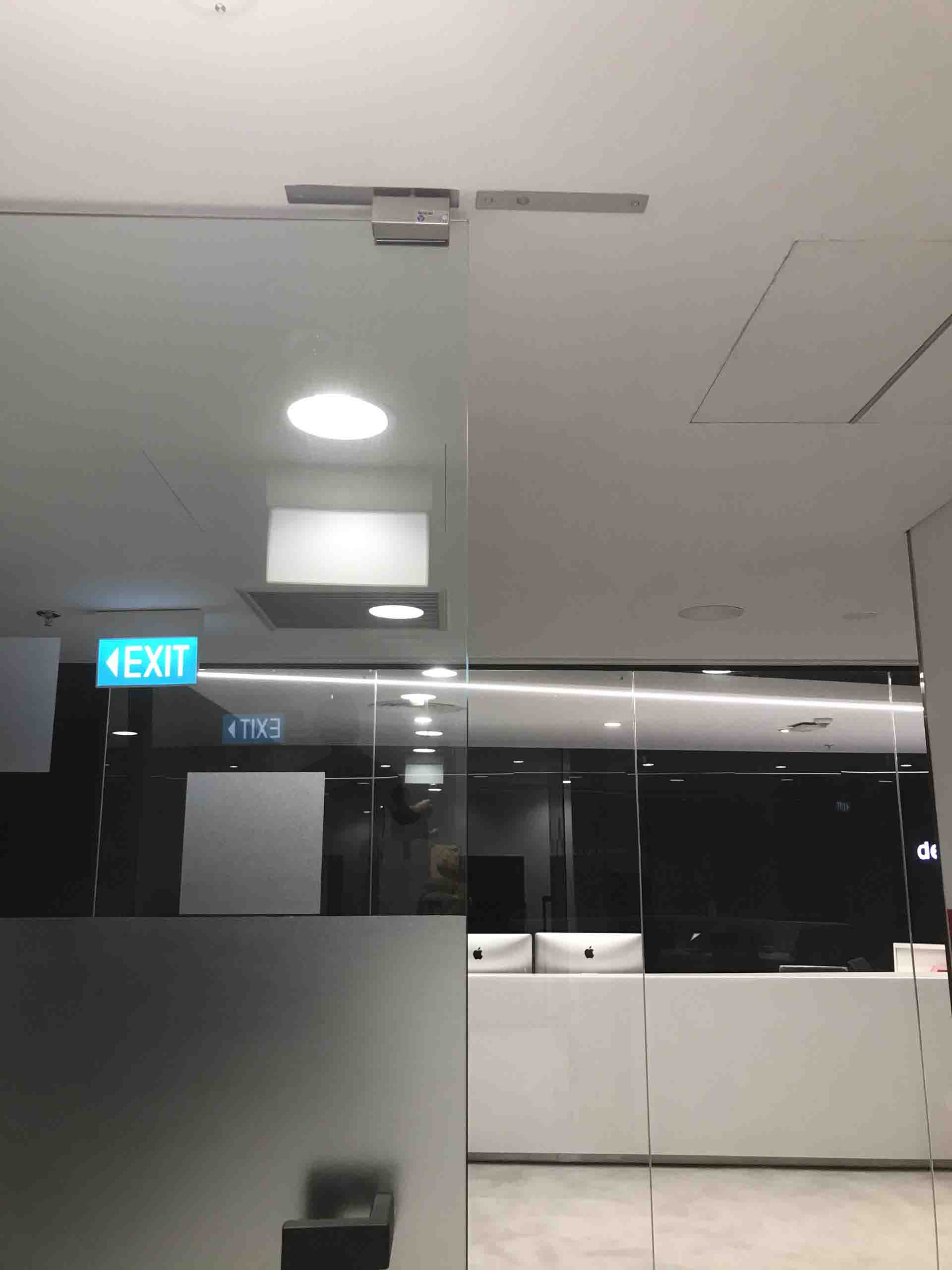 phụ kiện kiểm soát ra vào 