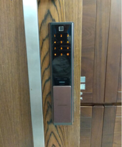 Lap Dat Khóa cửa SAMSUNG SHP DP 738