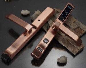 Tinh Nang Khóa cửa nhôm kính Akita Bronze