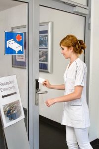 Lắp đặt thiết bị kiểm soát cửa ra vào cho bệnh viện